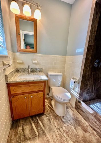Upper Level Master Full Bathroom